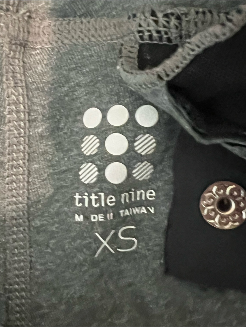 Title Nine Women's Athletic Stretch Shorts in  Heathered Sage Green‎ XS hiking - Picture 2 of 4